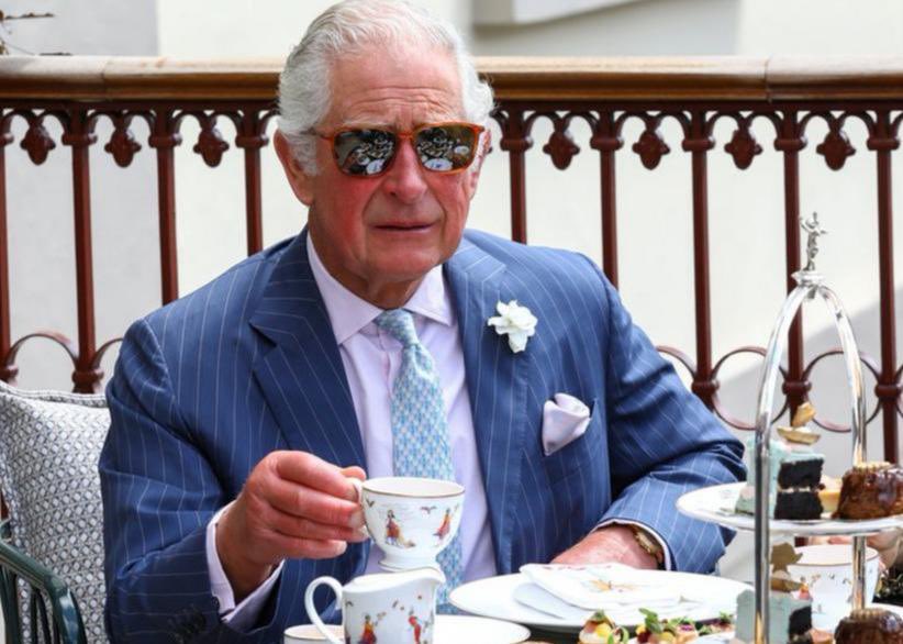 Canellelabelle's tweet image. The Palace ears are on twitter, my dears!🤭 This morning hot &amp;amp; ready @TheSun got us this tea: 
"Talk of a behind-the-scenes reconciliation summit have been dismissed. 'There has been no conversations or contact'."🔥 
The battle of sources has started. Learn to read who is whom☕️