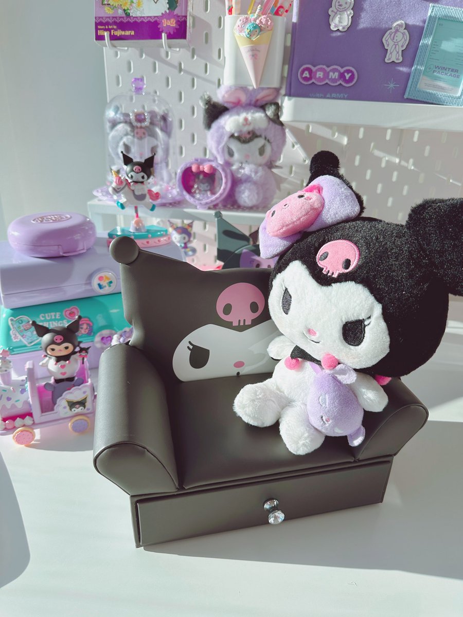 jookstogo's tweet photo. kuromi sofa 😅⭐️💖🎀 https://t.co/u49jNINwx5