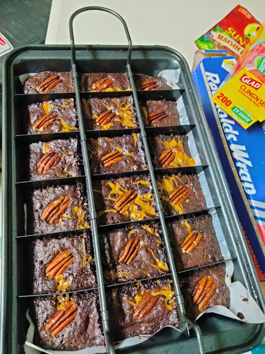 AliciousFaithe's tweet photo. Haven't tweeted lately but here you go...#aliciouslysaucy #saucinaliciously #desserts #CFS #cheffaithe #cincinnatibaking #vesatile https://t.co/eKR1VDBZlh