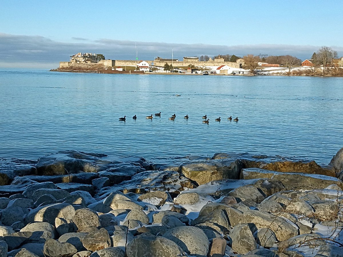 #FortNiagara sits peaceful at the mouth of the #niagarariver 
#NOTL #nature