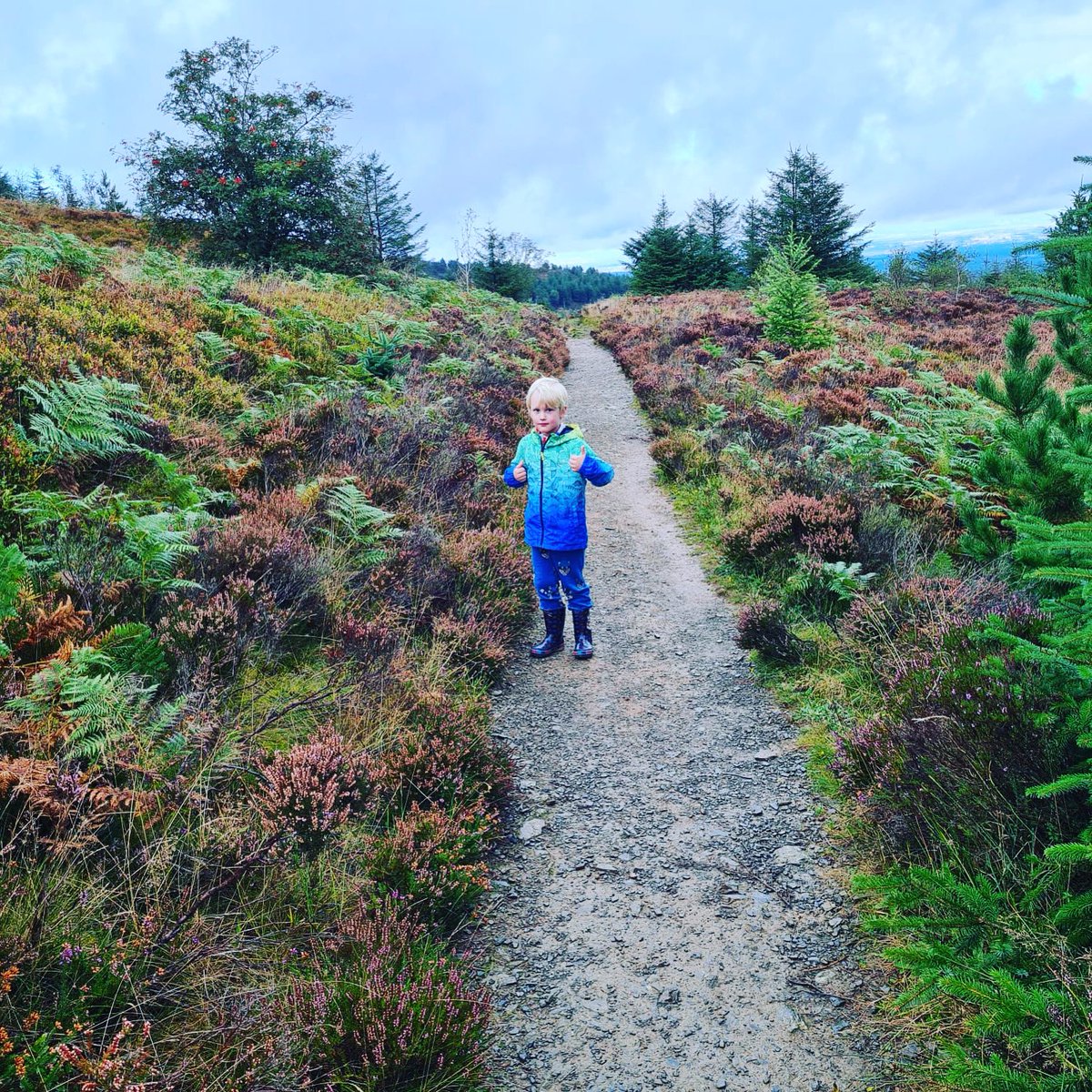kidventures_pre's tweet photo. Today is #bluemonday💙 We know the perfect antidote is getting out &amp; immersing yourself in nature! 🌲🍃🌳 Make sure the kids are warm &amp; dry in our gorgeous outdoor #prelovedclothing. Shop here: https://t.co/zGVWicOIr5 #naturelovers #natureformentalhealth #reducereuserecycle https://t.co/OYOQOJz9WA