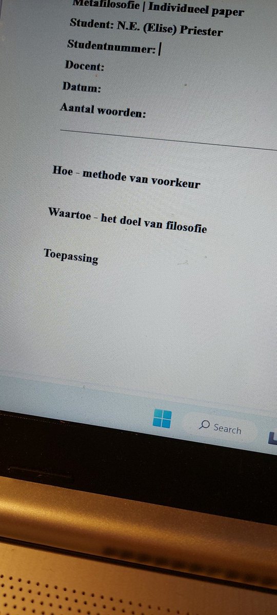 ElisePriester's tweet photo. Wanneer de drie verplichte  onderdelen van het paper verdacht veel lijken op een bevindelijke driepuntenpreek https://t.co/KTUeoIWhP6