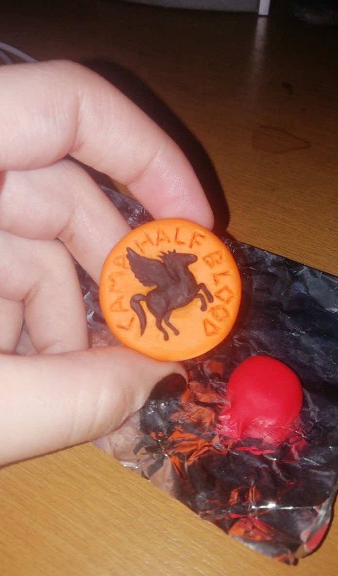 хвастаюс какой значок слепила
#CampHalfBlood