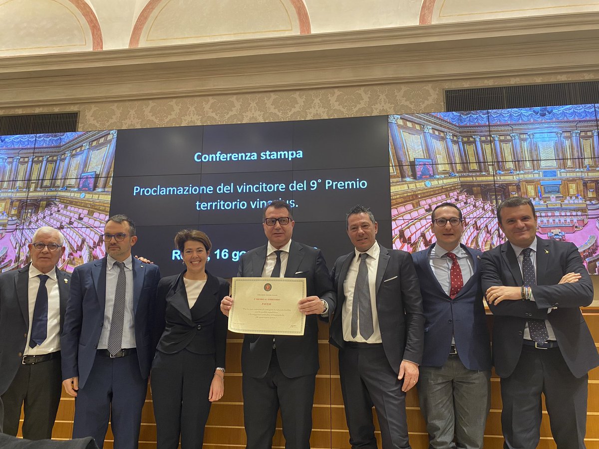 PAVIASVILUPPO's tweet photo. Live from @SenatoStampa il territorio di #Pavia vincitore del Premio Vinarius 9ed #wine #territorio @COltrepo @VisitPavia @clubbuttafuoco @ProvinciaPavia @provinciapavese @ilgiorno @NoiseFromPavia @unioncamere https://t.co/ueWTLzCNpR