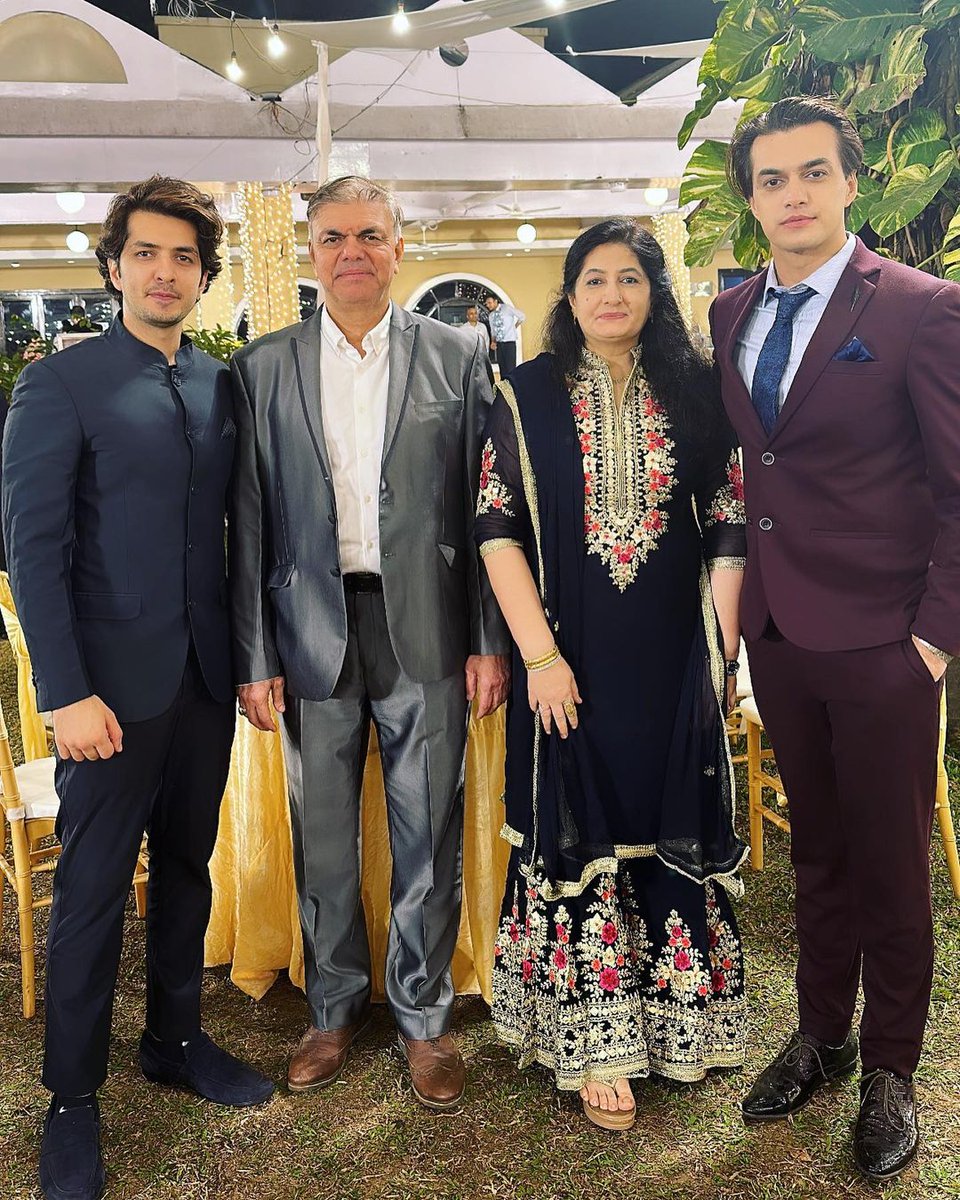 Most beautiful and gorgeous family #KhanFamily 🤌🏻🫶🏻🥺
May Allah pak protect them always 🤍

[  #Mohsinkhan  •  #MoMinions ]