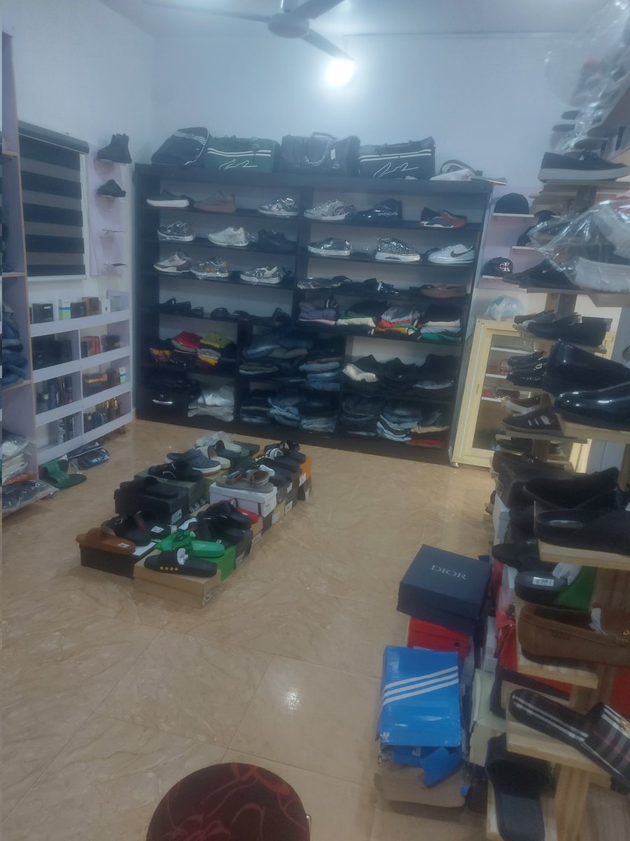 finallymartins's tweet photo. We have partnered with @datamynt to start utilizing Blockchain Business Payments at our checkout point. You can now make digital asset payments at MR IB WEARS, Chukwuemeka Plaza Nsukka, Enugu state seamlessly. 

#WeAcceptCrypto #BYOB https://t.co/uu5XqF1aZm