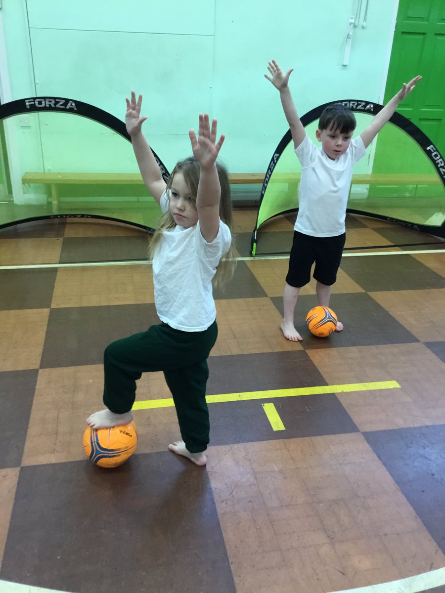 G_M_P_SRRDRCH's tweet photo. We LOVE learning skills in PE with @JEcoaching  - we had the best time this morning and we can control the football with just our feet! https://t.co/oXzkN7W3xd