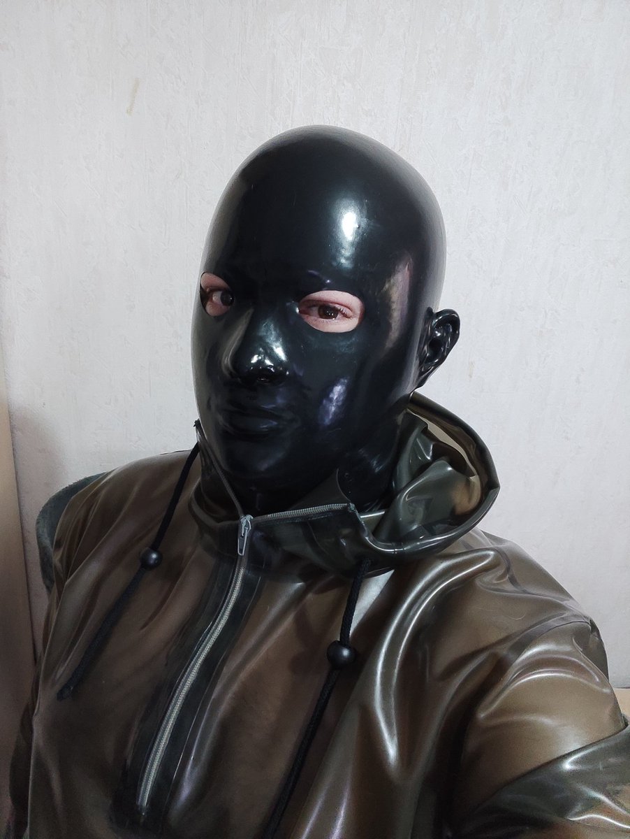 exlatfr's tweet photo. Ce masque est juste parfait!! Il est fait par @awalonsstuff #latex #latexhood #latexmask #latexclothes #latexlife #latexfan #latexfashion #latexsportswear https://t.co/tBm3stgNB8