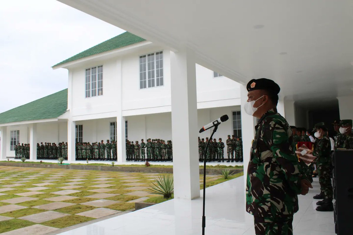 Poltek_UnhanRI's tweet photo. Upacara Pembukaan Cadet On Military Basic Training (COMBAT) Kadet Mahasiswa D-3 Politeknik Ben Mboi, Universitas Pertahanan RI T.A 2023.
https://t.co/kRuwKcS00r https://t.co/okanXiaT40