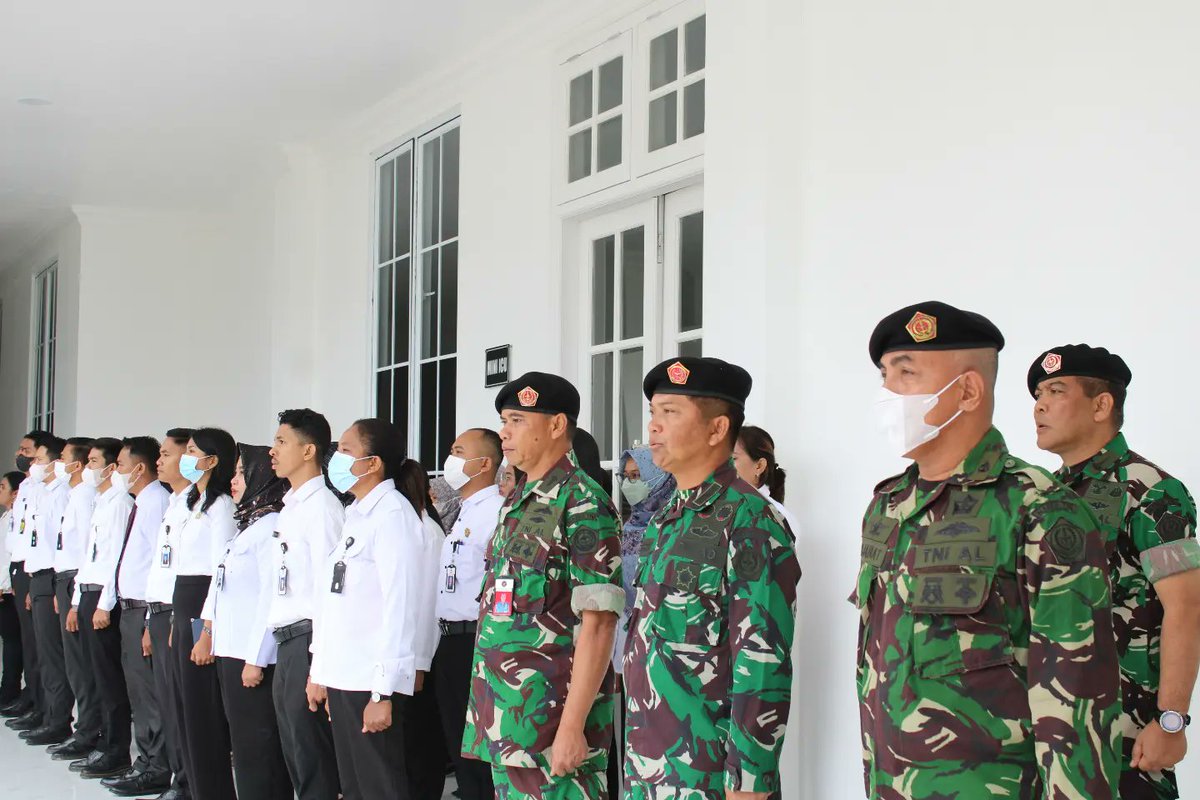 Poltek_UnhanRI's tweet photo. Upacara Pembukaan Cadet On Military Basic Training (COMBAT) Kadet Mahasiswa D-3 Politeknik Ben Mboi, Universitas Pertahanan RI T.A 2023.
https://t.co/kRuwKcS00r https://t.co/okanXiaT40