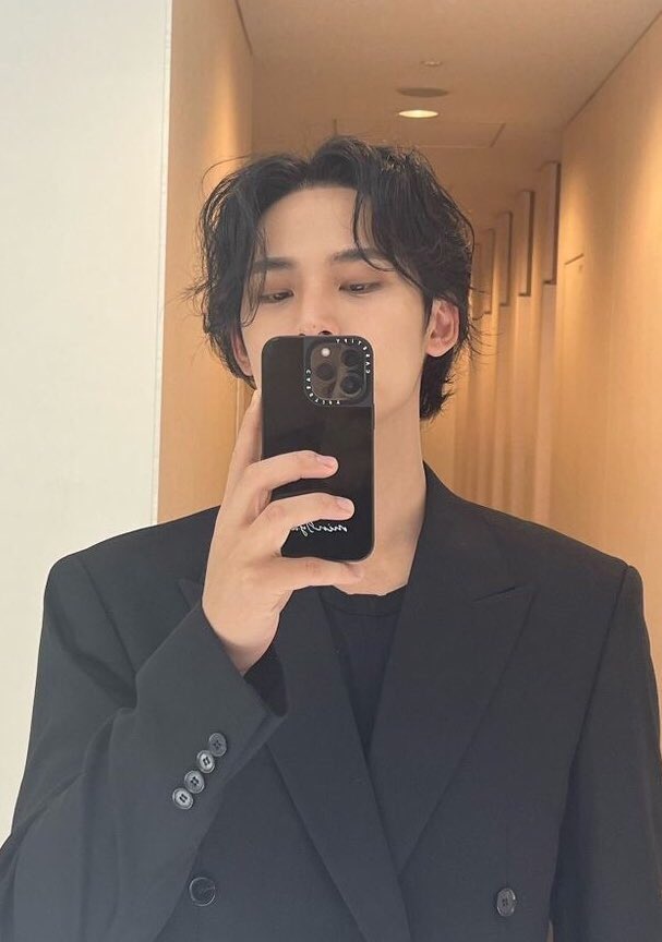 hoshiloverae's tweet photo. the classy couple 🖤

#CSD #CaratSelcaDay #MINGYU #세븐틴 #SEVENTEEN @pledis_17 https://t.co/EM6ft9wmvU