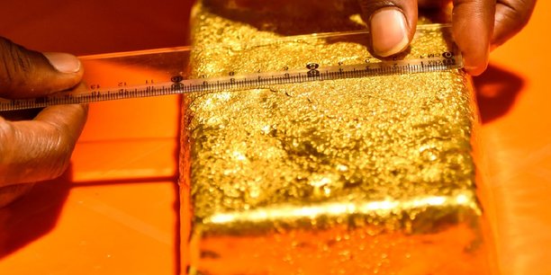 LTAfrique's tweet photo. Côte d’Ivoire : le premier lingot d’or de la mine d’Abujar présenté par l’australien Tietto
#CIV225 #mine #Abujar #or #industrieaurifere #cotedivoire #investissement  @TiettoMinerals @Gouvci  
👉https://t.co/cxJVr7ErwY https://t.co/qZfCuqLy4r