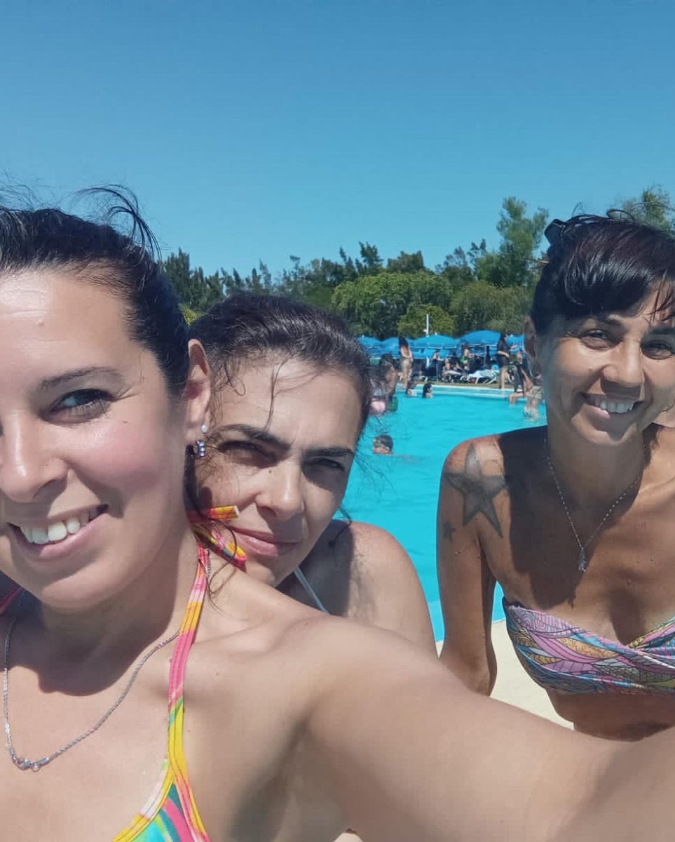 VeroLopez2011's tweet photo. Sol ☀️ + amigas 💚!!!! https://t.co/GNyEsegQmJ