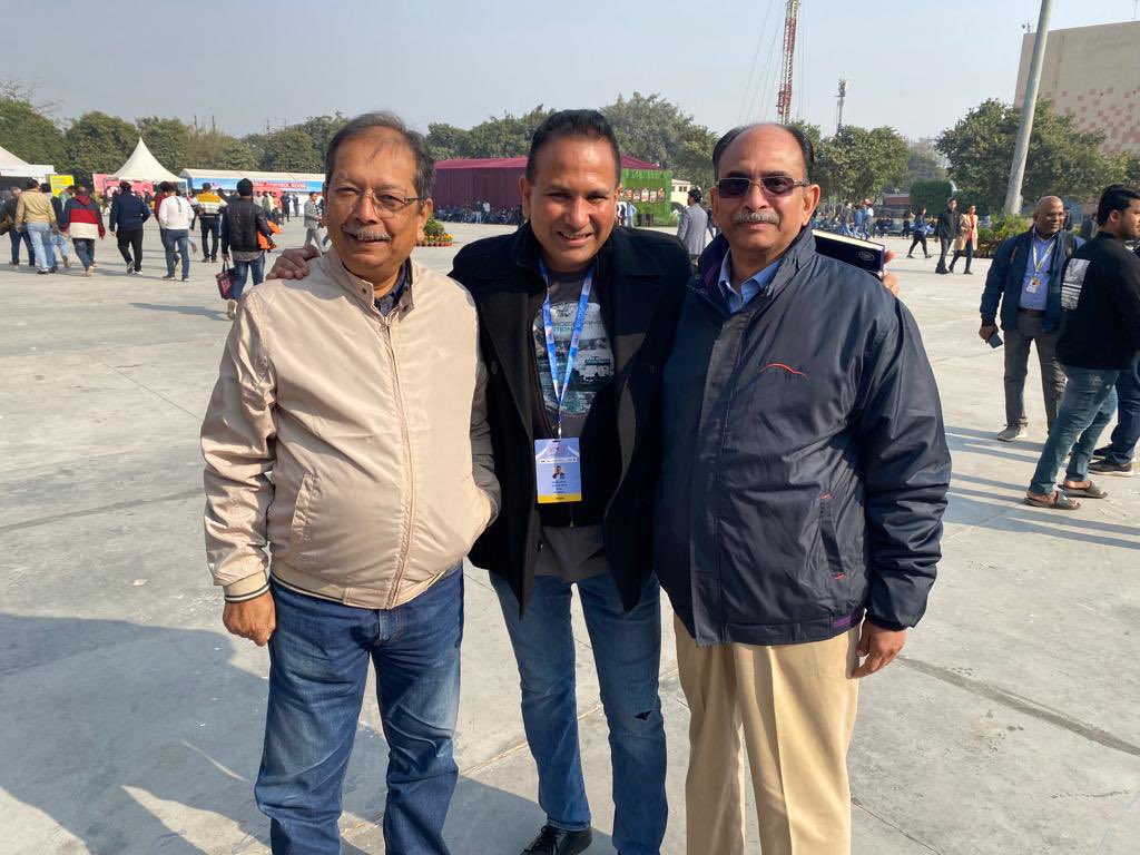 pankajdoval's tweet photo. Not so long ago, this wonderful team was behind the successful hosting of the @AEMotorShow… Kudos Sugato Sen and Vishnu Mathur, and also @naalayak_dude and Ritika for the efforts then. Gr8 catching up @SSEN2011 #auto @siamindia https://t.co/kHUyusq2CH
