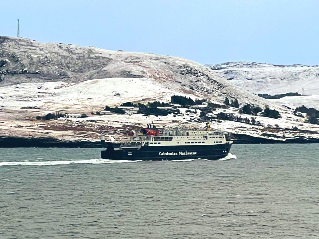 This morning's views in Loch Broom and @UllapoolHarbour 🥶 #lifeatsea ⛴️😊