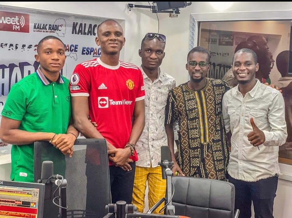 footfactorygn's tweet photo. Au menu de Football Factory ce lundi:
4 ans après sa dernière victoire contre le Horaya Ac , le Hafia remporte l manche aller du derby.
Moh. Bayo enchaîne les bonnes performances avec le LOSC, de bonne augure pour le Syli de Guinée 🇬🇳 ?
📲 #FF224 pour réagir en direct ! https://t.co/sW6KT5f81p