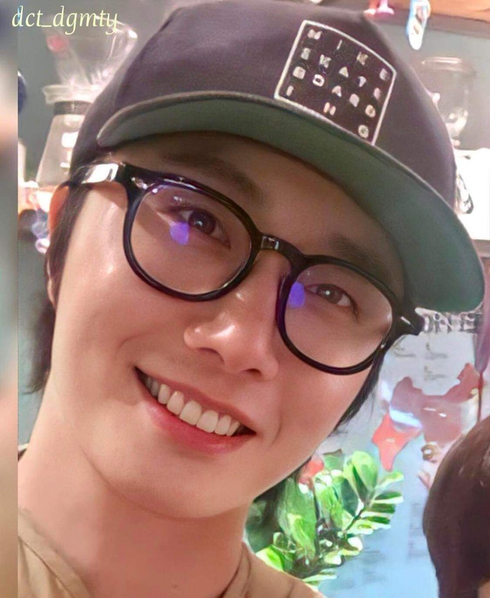 Gemma65064140's tweet photo. Now it's the same brand and the same version.  Woori always has matching items that surprise me🤪

#정일우 #Jungilwoo
#권유리 #유리 #YURI 
#Goodjob2022 #ktseezn
#굿잡 #goodjob #drama #ENA
#wooricouple https://t.co/xW5oP2aAlx