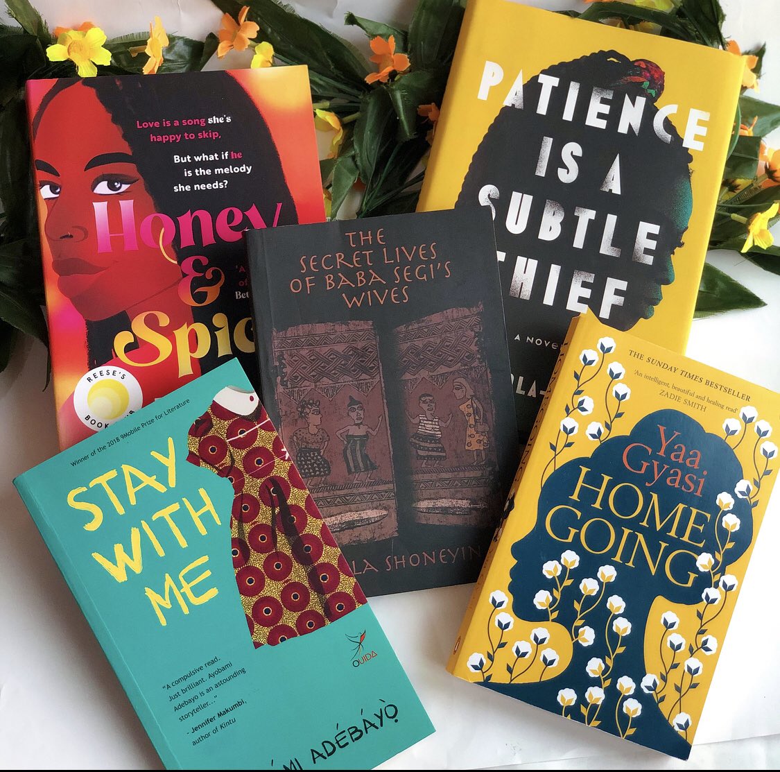 ReadershubB's tweet image. 5 African Writers Books you must read 📚✨