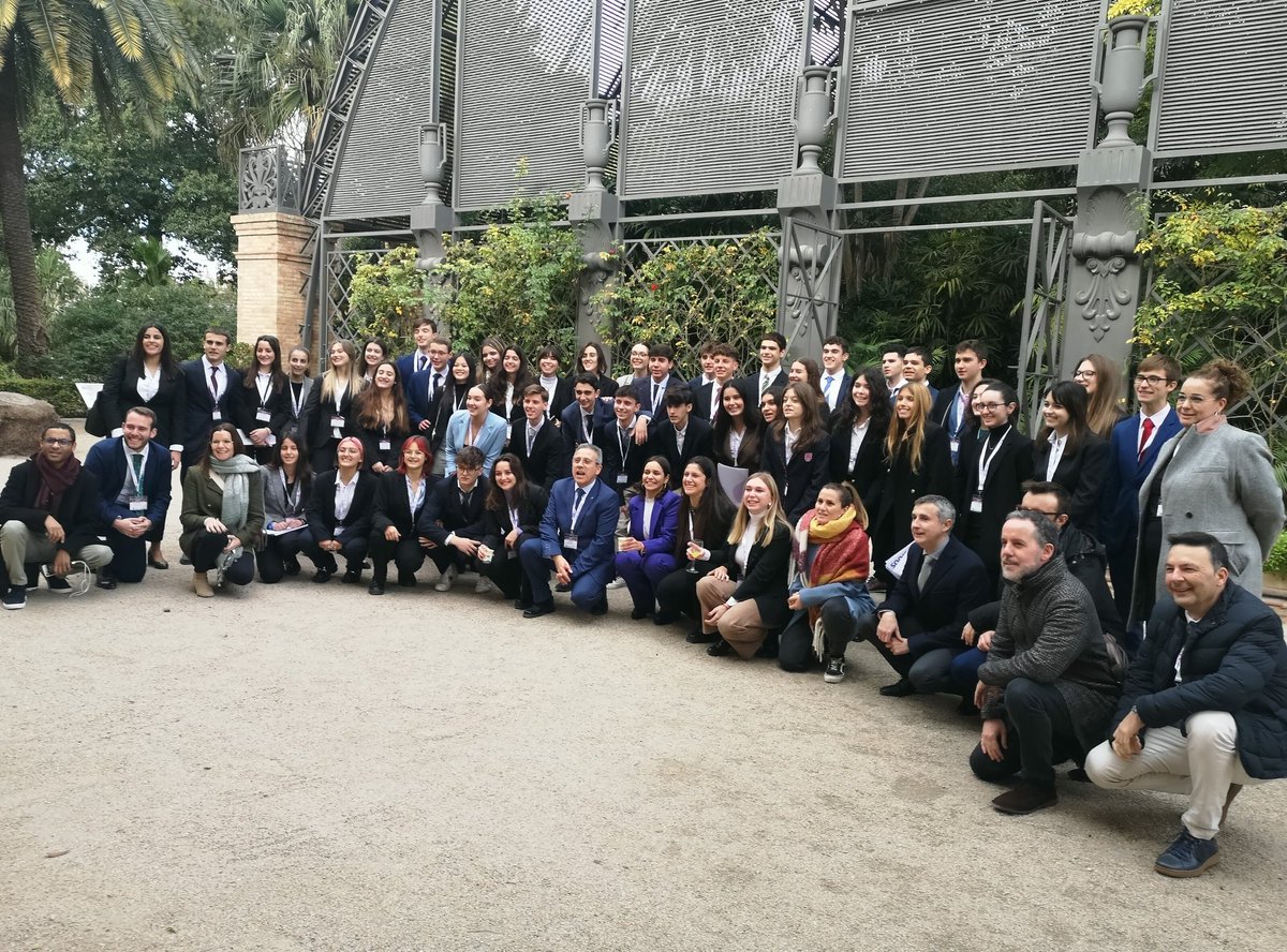 ComeniusCEducat's tweet photo. Assistim a la darrera sessió de la VIa edició, fase autonòmica, del #MEP23, Model Parlament Europeu, amb el nostre alumnat de 1r de Batxillerat. @GrupoSorollaEdu @caixapopular https://t.co/ph0ddCa9Cj