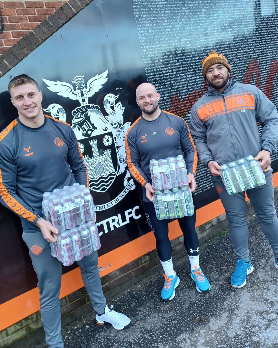 CTRLFC's tweet photo. 💧 A big thank you to @wowhydrate for the latest delivery of their fantastic product this morning!

👊 Helping to keep our players performing at the top of their game this pre-season!

#COYF https://t.co/IEH0n0Fn3J