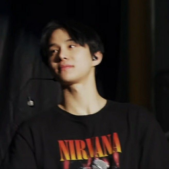 cowo au?

; kim jungwoo few tweets au
  <a href="/louvasour/">alé</a> written