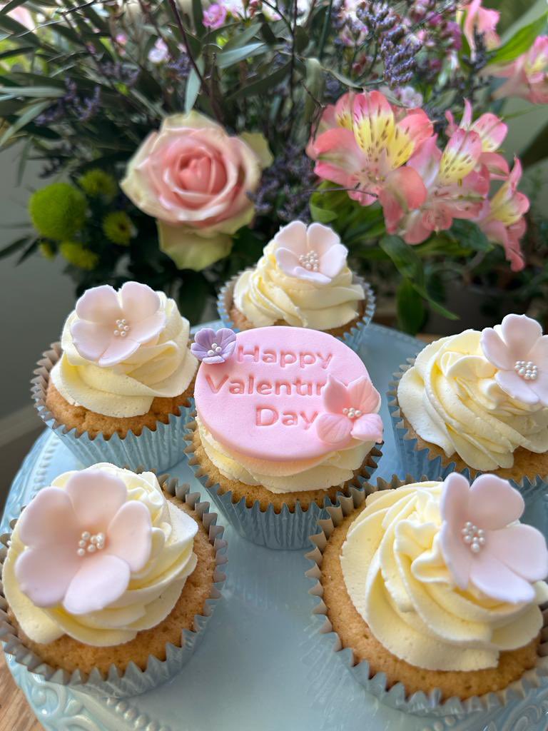 True romance #valentine #cupcakes now available to order. Get ahead and place your order today. vintagerosecupcakes.com/product-page/s… #cake #tunbridgewells #valentinecupcakes #love #romance #kent