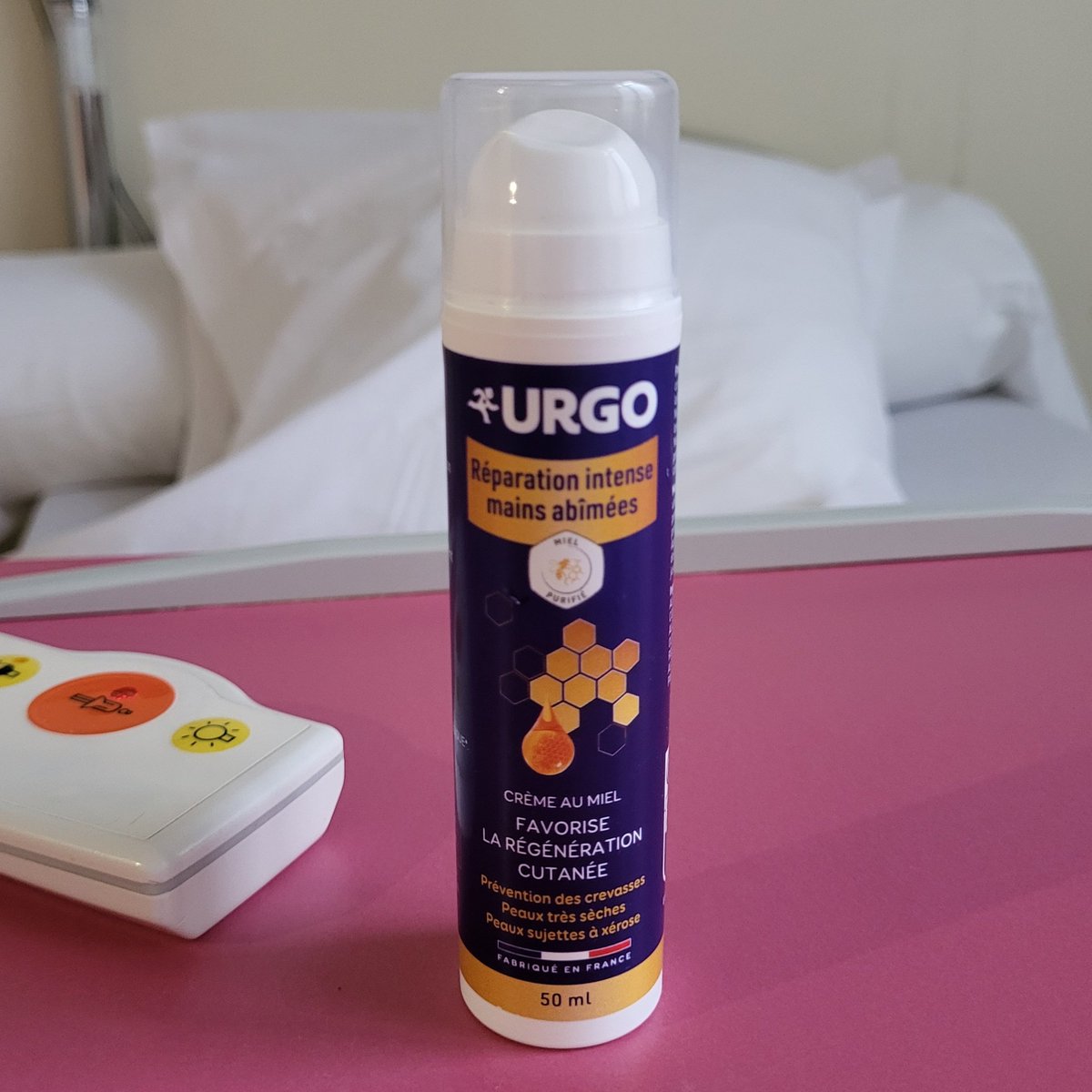 Très agréable à utiliser, format pratique, pénétre vite, mains douces et protégées 
#reflexeurgo #urgo #crememains