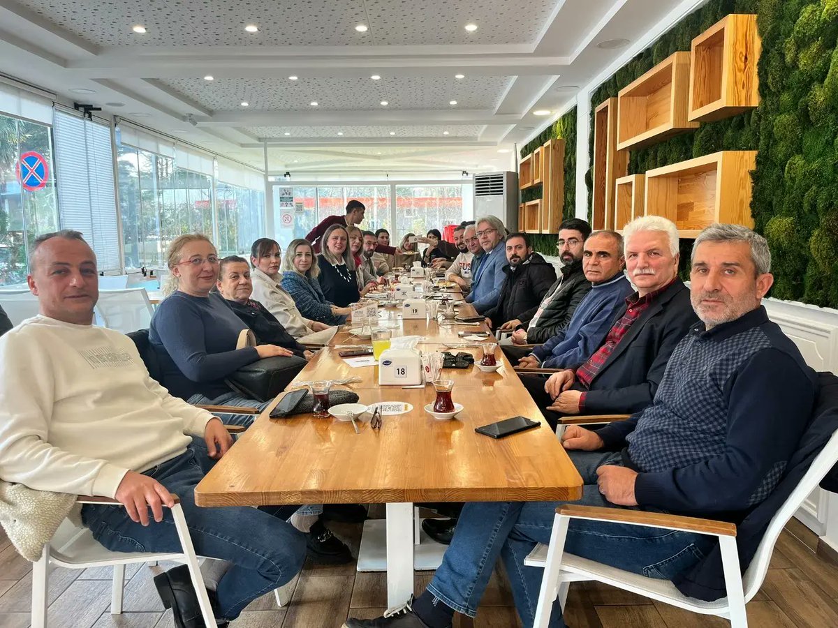 uledef's tweet photo. Genel Başkanımız Sayın Dr.Adem ÇİLEK,
 #Samsun  EYUDER Ailemiz ile bir araya geldiler.

Yeni fikirlerin ve projelerin konuşulduğu etkinlikler için planlamalar yapıldı. EYFOR 14 süreci değerlendirildi.

İŞİMİZ EĞİTİM GÜCÜMÜZ EĞİTİM
#eyuder #uledef #yüzüncüyıl https://t.co/fLZZCgrINS
