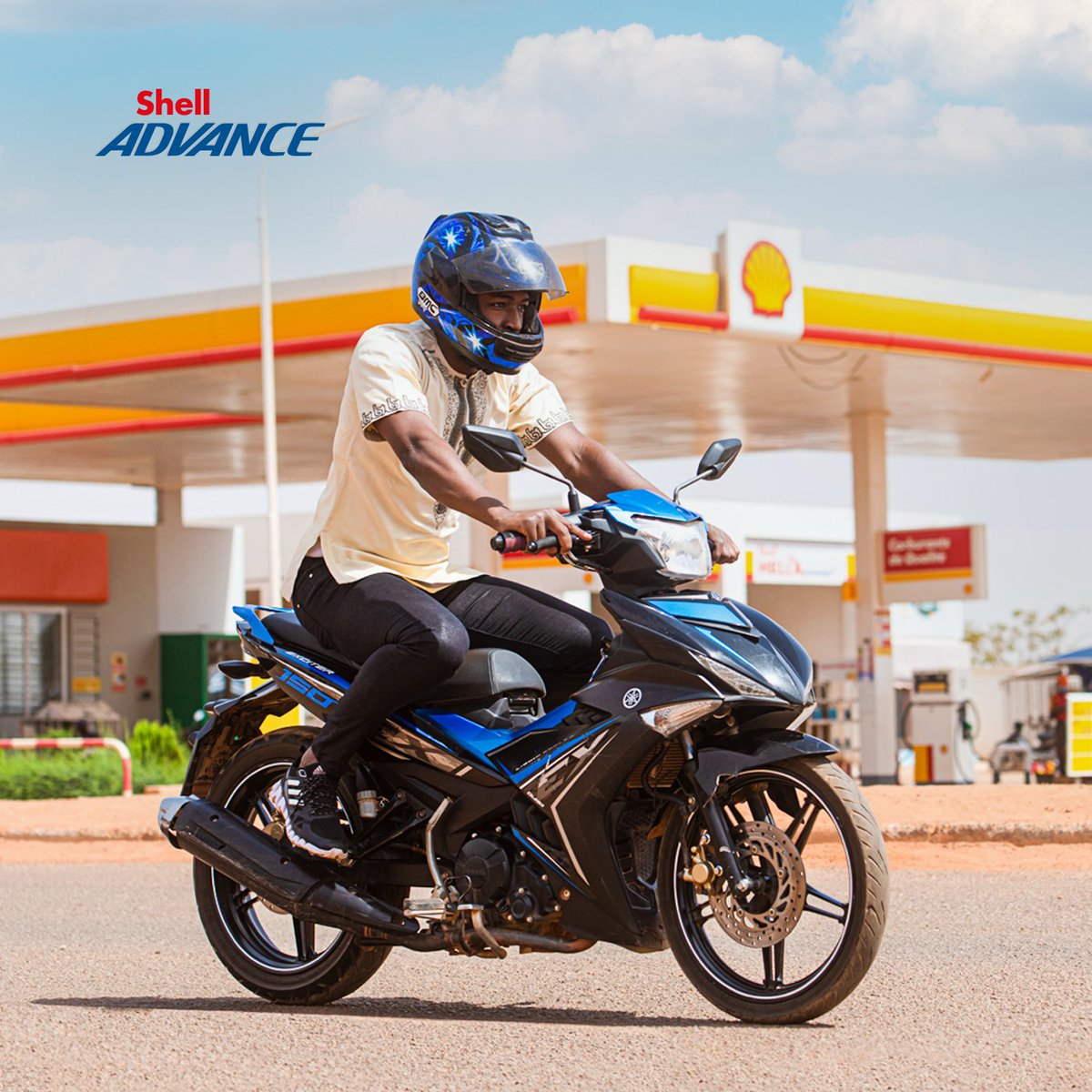 Shell_Uganda's tweet image. Drive your motorcycle stress-free with #ShellAdvance AX5 🏍 
It mitigates the negative effects of bad weather and the accumulation of dust 🙂 Visit to learn more: spr.ly/60163nXWM