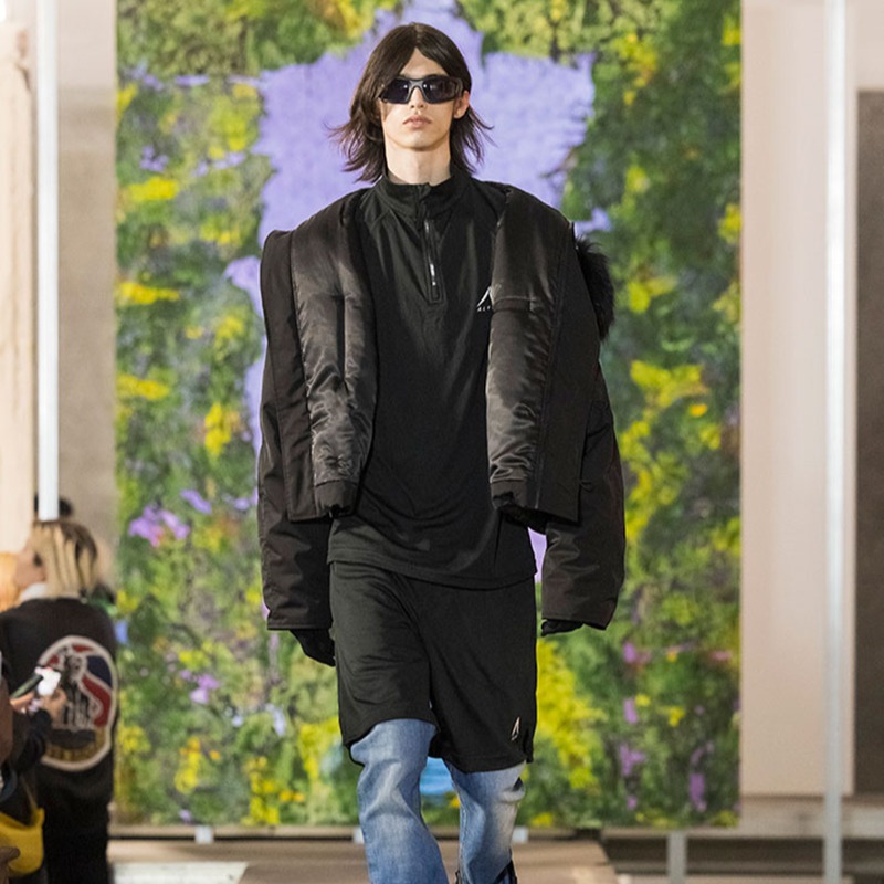 designscene's tweet photo. Discover #1017ALYX9SM's latest collection made in collaboration with the American artist #MarkFlood