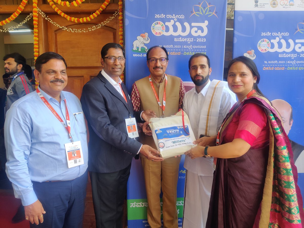 A NSS volunteer from Kashmir University shines in the ongoing NYF held at Hubli, Karnataka. The student  received the day's finest question award at the youth summit. Director NYKS DR. Bhuwanesh Jain felicated the student and congratulated J&amp;K for winning the award.
<a href="/NssrdD/">NSS Regional Directorate Delhi</a>