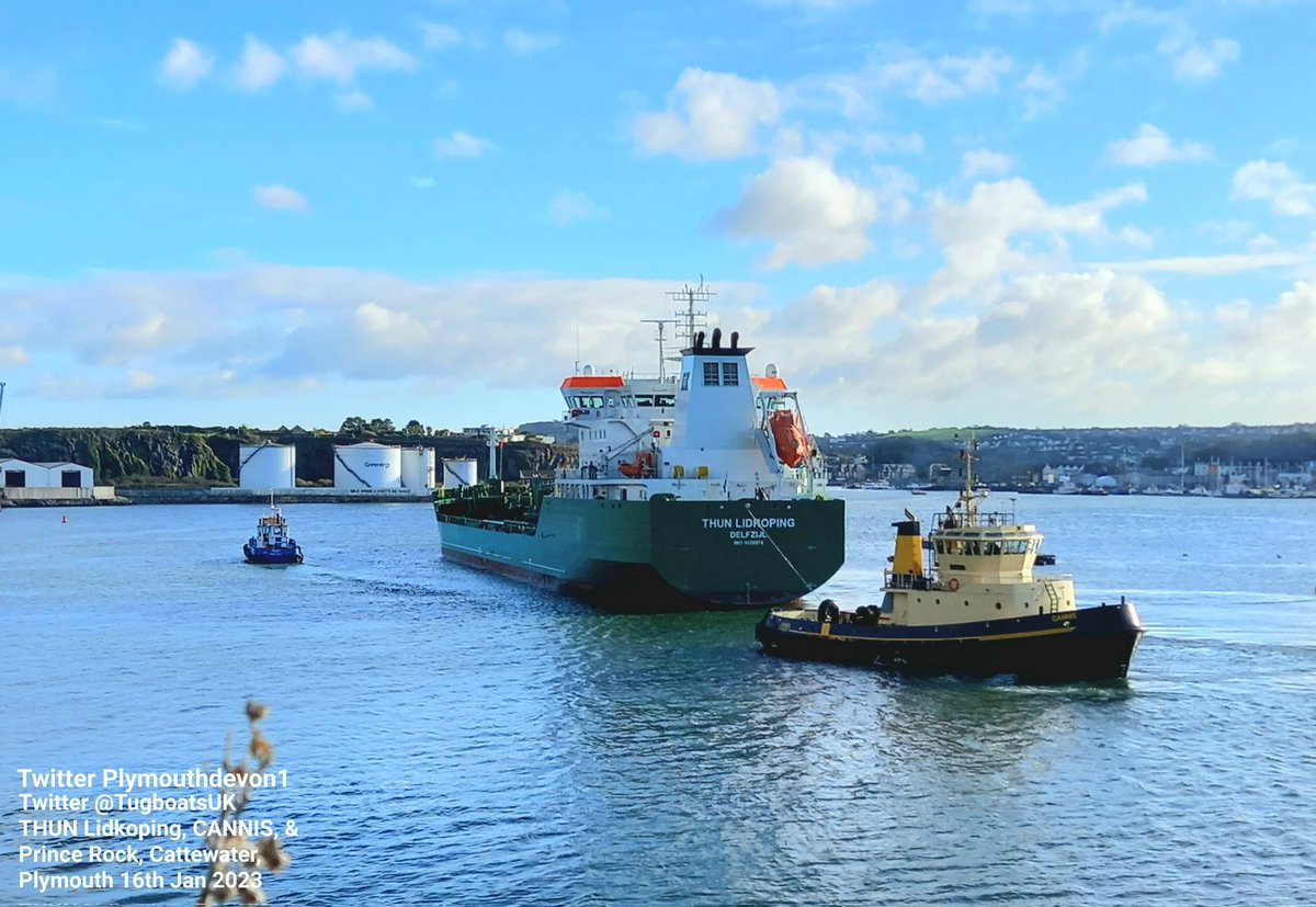 Tugs CANNIS & PRINCE ROCK assisting THUN LIDKOPING through Cattewater Plymouth this morning. #Plymouth #ThunLidkoping #THUN #Cannis #PrinceRock #Cattewater #tugs #tugboatsuk #shipping #ship #BritainsOceanCity #LiquidHighway #Lidkoping