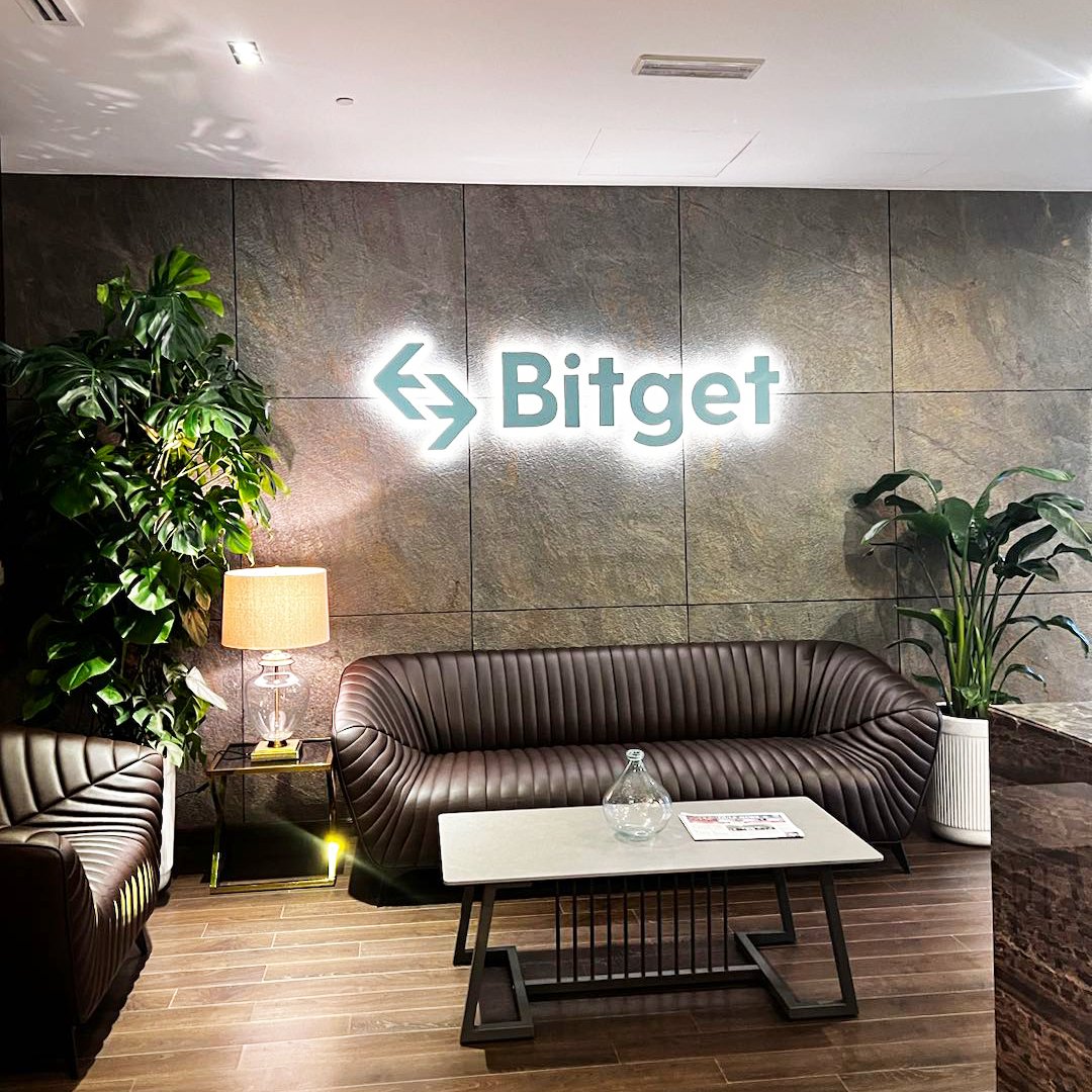 BitgetES's tweet photo. ¡Buen lunes! Así dan ganas de empezar la semana. 😎
#Bitget #BitgetDubai #BestExchange #Crypto #Messi https://t.co/XrK1WrWKk4