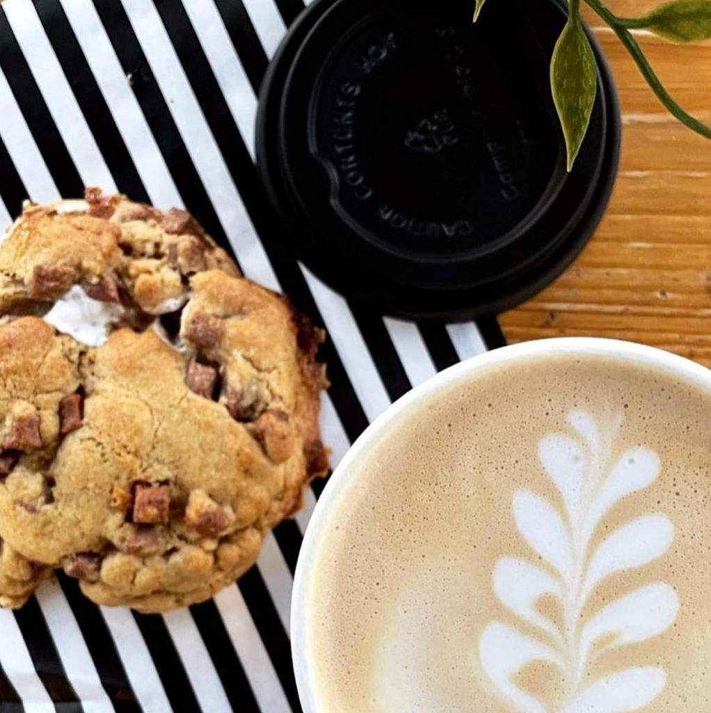 FruitMarketHull's tweet image. There's nothing blue about Monday around here, so join us for #BrewMonday instead and warm up with a hot drink from one of #FruitMarketHull's wonderful cafes!

Open today: @ThievingHarrys, @nibblehull, Next Door and @TheStoreOn Pier Street.