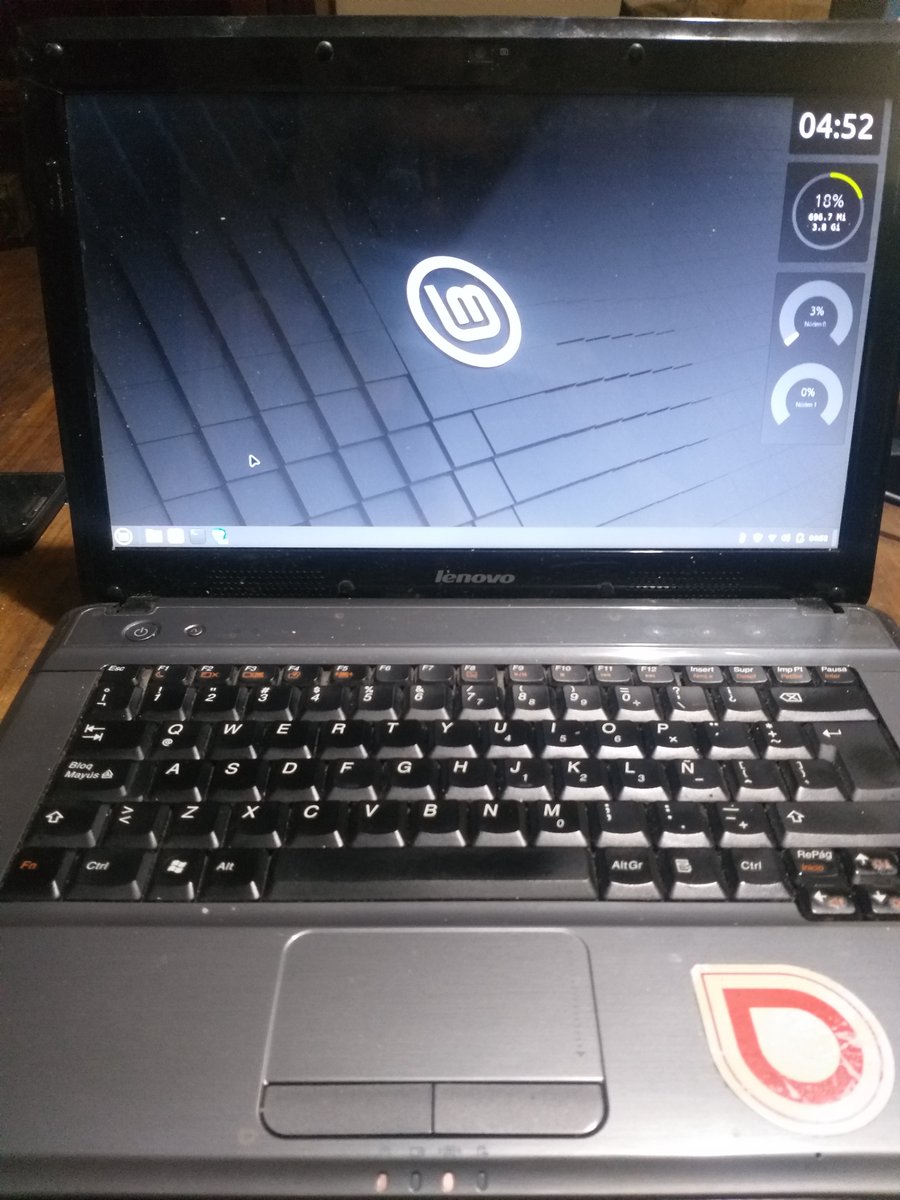 PedroMihovilce1's tweet photo. Caso 1 – Notebook Lenovo G540, ya reparamos el Motherboard, instalamos Linux, nos falta la batería (está muerta).
3/7 https://t.co/gL6Z5LF2WZ