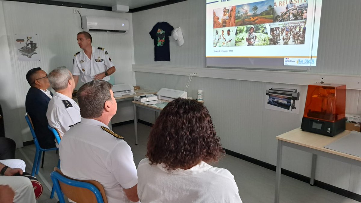 Prefet973's tweet photo. #Inauguration | 🖥️ Le Sous-préfet de #SaintLaurent du Maroni à inauguré le #FabLab du @RSMA_Gy. 

Les jeunes participants s'initieront :

✅ au dessin assisté par ordinateur
✅ à la programmation
✅ à la création d'objets via une imprimante laser https://t.co/SGl0mj42ek