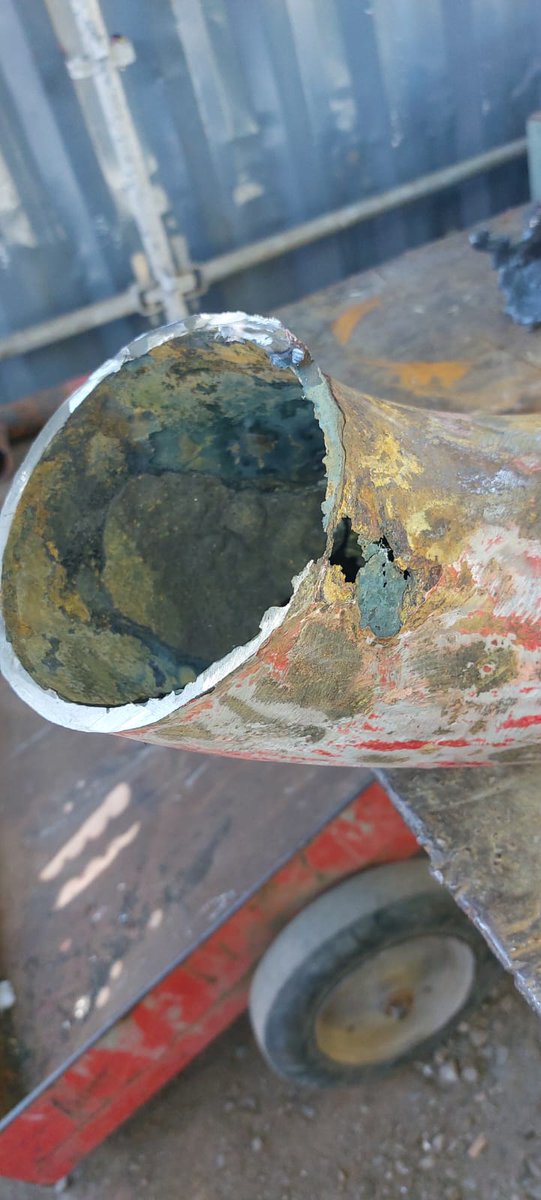 Plukab's tweet photo. Corroded process piping.
What are they remedies?
#Engineering https://t.co/otUIEt3K6C