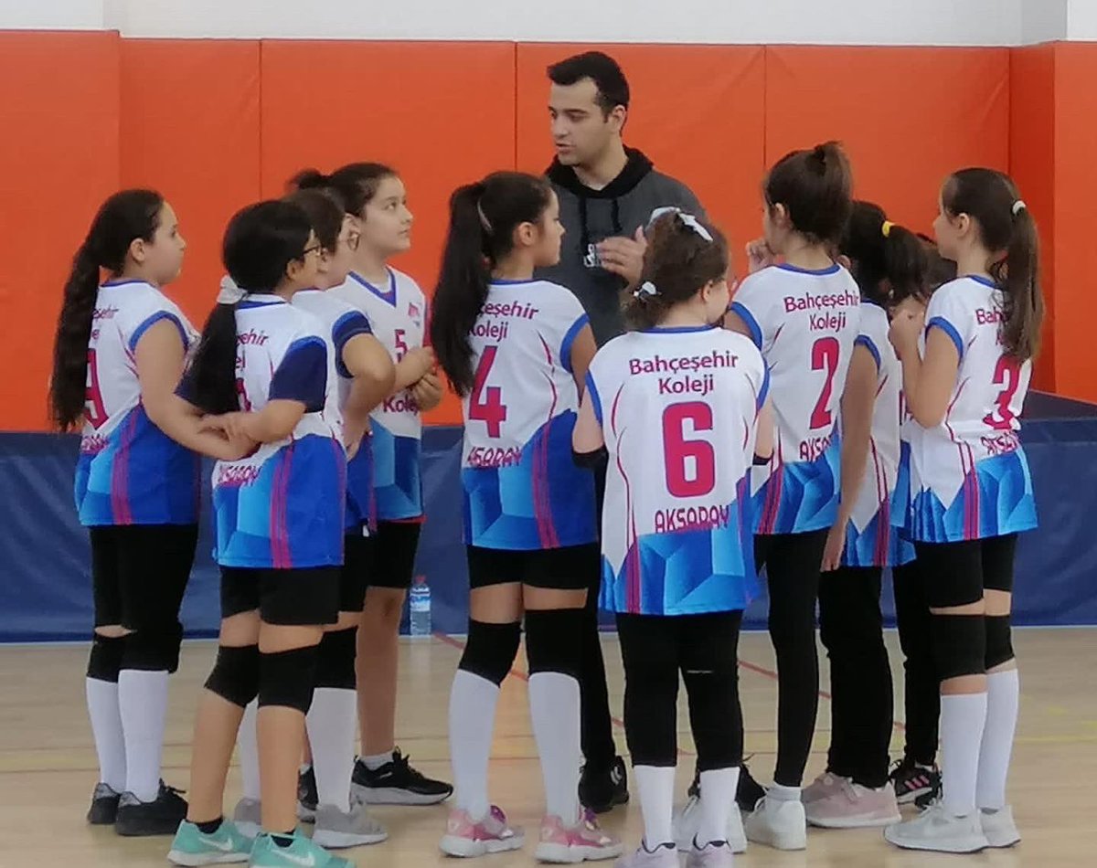 BK Aksaray Kampüsü (@bkaksaray) on Twitter photo Okullar arası küçükler kız voleybol takımımız ilk defa katılmış oldukları turnuvada ilk iki maçını farklı kazanarak kupaya bir adım daha yaklaştılar.
#bahçeşehirkoleji
#bahçeşehirkolejiaksaray
<a href="/YusufVarolun/">Yusuf Varolun</a> <a href="/MuratKeskinMRT/">Murat Keskin</a>
<a href="/HakanYapilcan/">Hakan YAPILCAN</a> <a href="/FATIH_SARITASLI/">FATİH SARITAŞLI</a> Okullar arası küçükler kız voleybol takımımız ilk defa katılmış oldukları turnuvada ilk iki maçını farklı kazanarak kupaya bir adım daha yaklaştılar.
#bahçeşehirkoleji
#bahçeşehirkolejiaksaray
<a href="/YusufVarolun/">Yusuf Varolun</a> <a href="/MuratKeskinMRT/">Murat Keskin</a>
<a href="/HakanYapilcan/">Hakan YAPILCAN</a> <a href="/FATIH_SARITASLI/">FATİH SARITAŞLI</a>