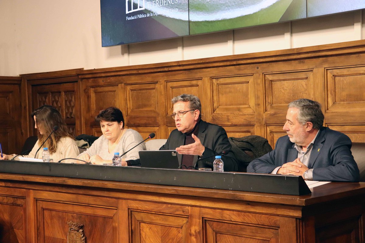 IEILleida's tweet photo. L’Institut d’Estudis Ilerdencs aprova els nous estatuts per agilitzar serveis als municipis i reforçar la difusió cultural al territori  #ieilleida #diputaciolleida #lleida #estatuts #territori https://t.co/6QAzb3uhkI