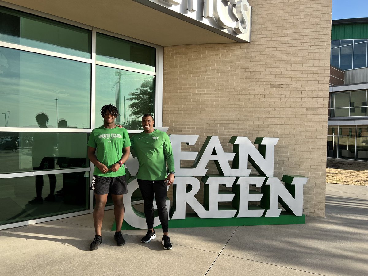 17primald's tweet photo. Writing the next Chapter @MeanGreenFB @__CoachMorris @CoachCaponi @coachdgary @JasonMartinezz @RivalsNick @RivalsCole @MikeRoach247 @Perroni247 https://t.co/BIIBEfxfEB