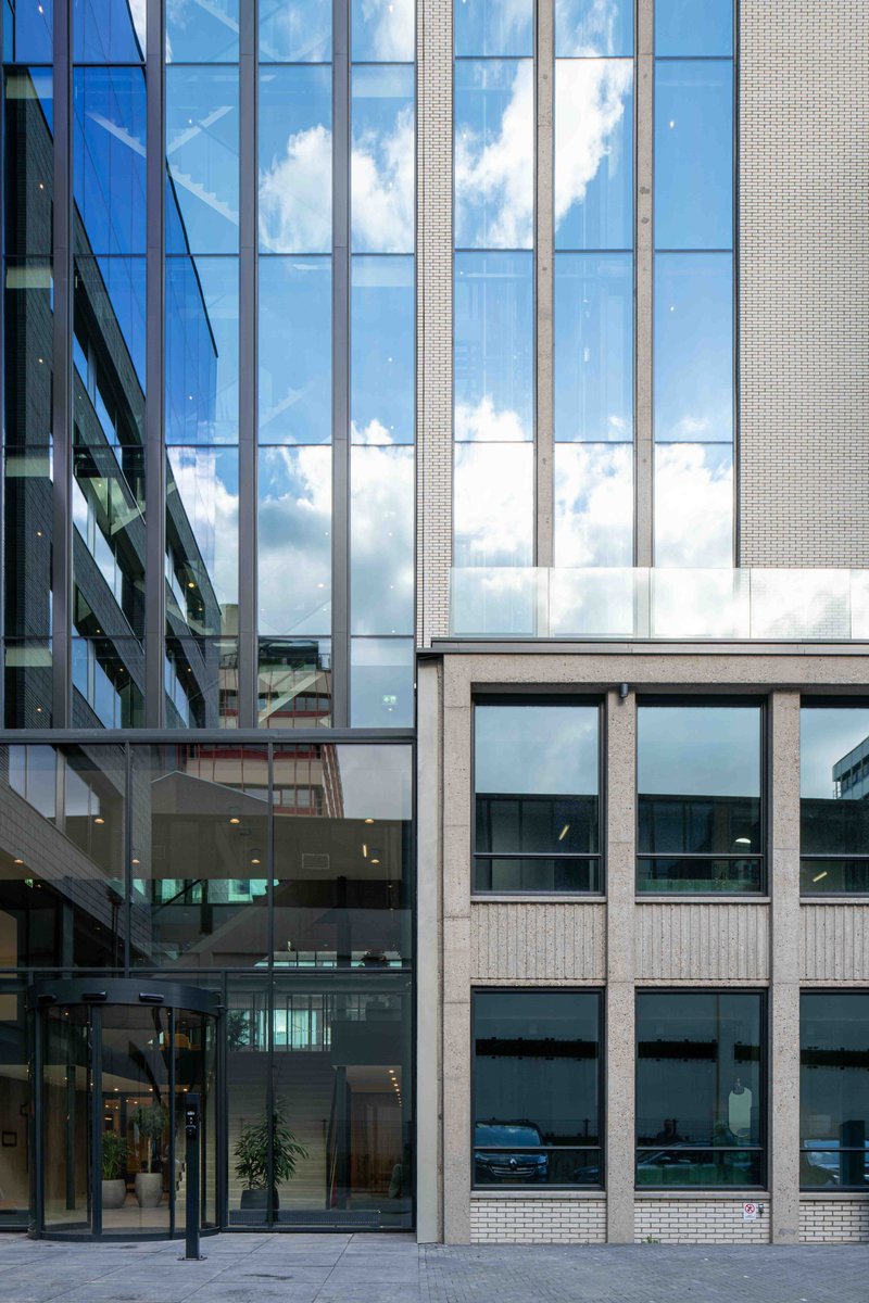 Wij hebben gave foto’s ontvangen van 'The Cath' - Utrecht, waarbij wij enorm trots zijn op het eindresultaat.

Een inspirerende klus waarbij thema’s als renovatie, geluids-, brandwerend en bouwen op een postzegel centraal stonden.

Kijk en geniet van dit mooie gerenoveerde pand.