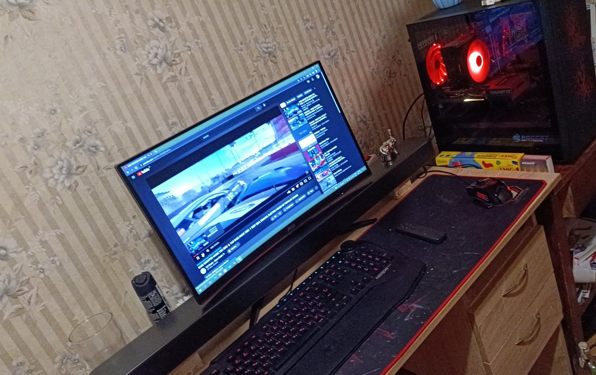 jazeps19967's tweet photo. Full pc gaming setup. 144hz 24" aoc curved monitor, jbl soundbar, custom pc, roccat horde aimo keyboard, havit gaming mice. Red and black theme😍 https://t.co/KXa5WU6SCS