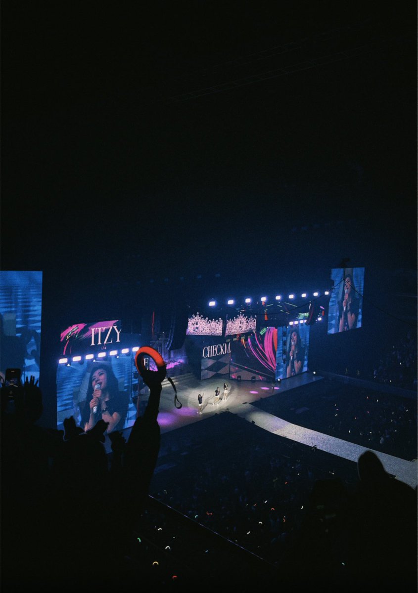 roseIuvrs's tweet photo. POST CONCERT DEPRESSION MALALA 😭 https://t.co/PihWaQ8t5M
