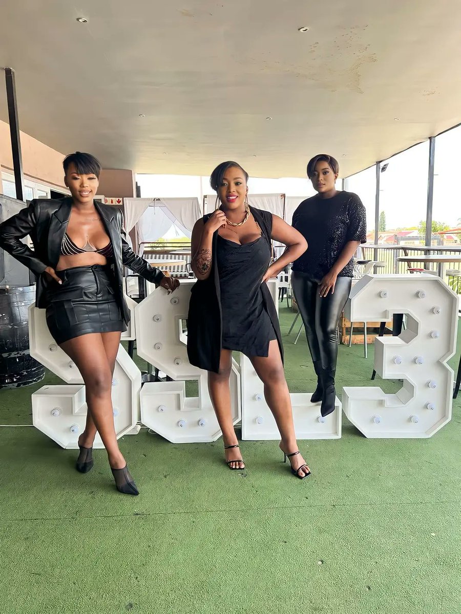 KasiEconomy's tweet photo. On the 26th of December 2019, 3 friends opened a restaurant. They had to sleep at the restuarant and guard it because it didn't even have security or doors. Today the restuarant is one of the most popular restaurants in Pretoria. It is called Something Sosha. https://t.co/o6OdUx0pP3