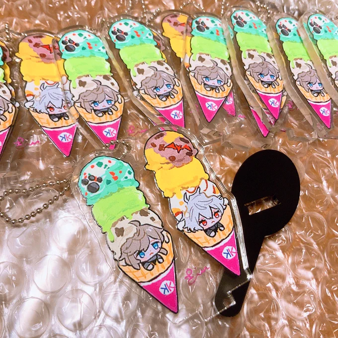 今回はプクツヤ表面印刷にしてみた スローンズはとても小さい 