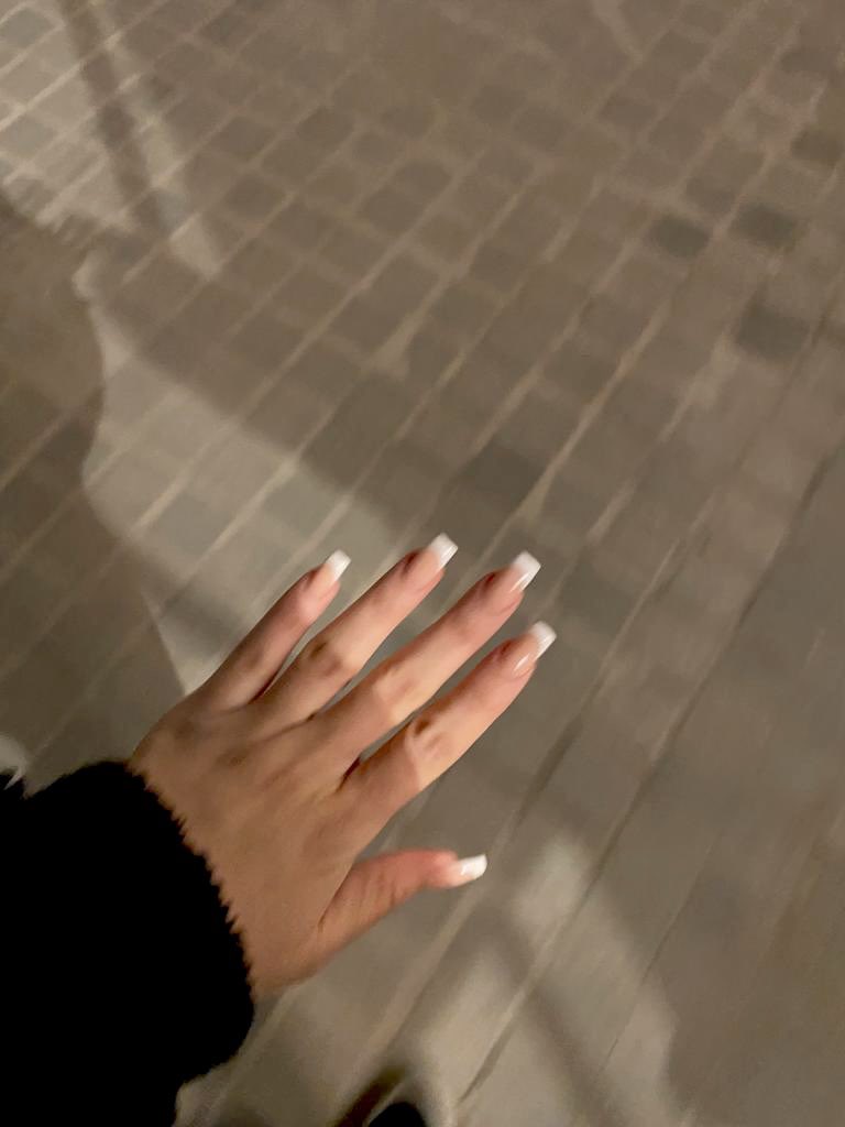 eslemkalemogluu's tweet photo. @ozezgi0 benim taşsız tırnaklar😁🥶 https://t.co/XSevGXBBXF
