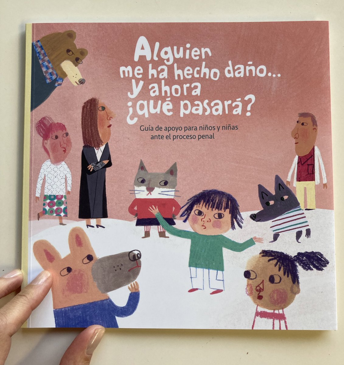 NGrevia's tweet photo. La prevención de la victimización secundaria es una gran responsabilidad y facilitar recursos a los profesionales para que puedan proteger a los niños y niñas es un compromiso del GReVIA. Este cuento tiene como objetivo ayudar a entender el proceso penal y sus miembros. https://t.co/yshZK5XqR4