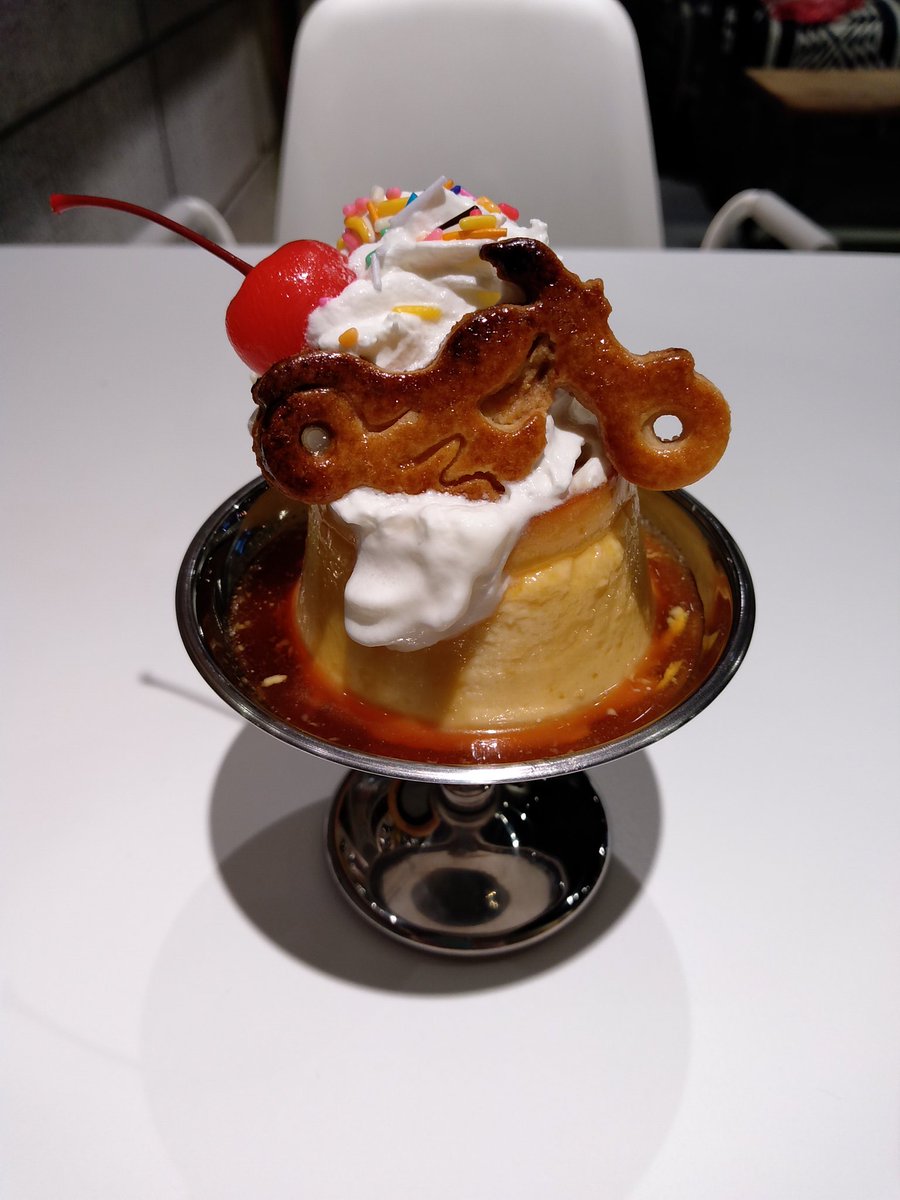 hoshiyatomo's tweet photo. プリン美味しかったよ！と聞いて羨ましくなって、再びSPEED STAR CAFEへ。
濃厚・かため・カラメル甘めの良いプリンでした。
しかもクッキーがバイクの形でむちゃくちゃ可愛い❤
#世田谷ボロ市 #第二会場 #SPEEDSTARCAFE https://t.co/vJfOoo37RF