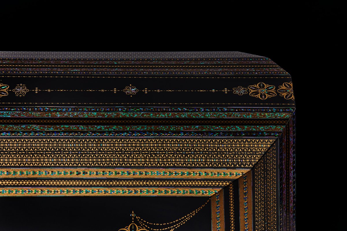 AsaiPassion2021's tweet photo. I seek the pinnacle of beauty and craftsmanship.
@Yasuhiro_Asai
Photo by Tadayuki Minamoto
#AsaiYasuhiro #YasuhiroAsai #Locus #urushiart #makie #raden #lacquerware #shellinlay #motherofpearl #madeinjapan #traditionalcraft #beautyofUrushi https://t.co/0vd5BMIZqL