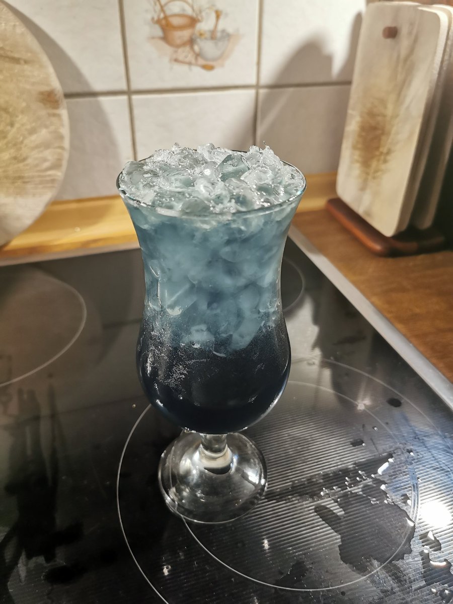 mZe84's tweet photo. @mailin_grmr Sage ich auch immer. Und dann gibt's doch wieder Cocktails daheim 🤣🤣 https://t.co/bIlwDc4Dii